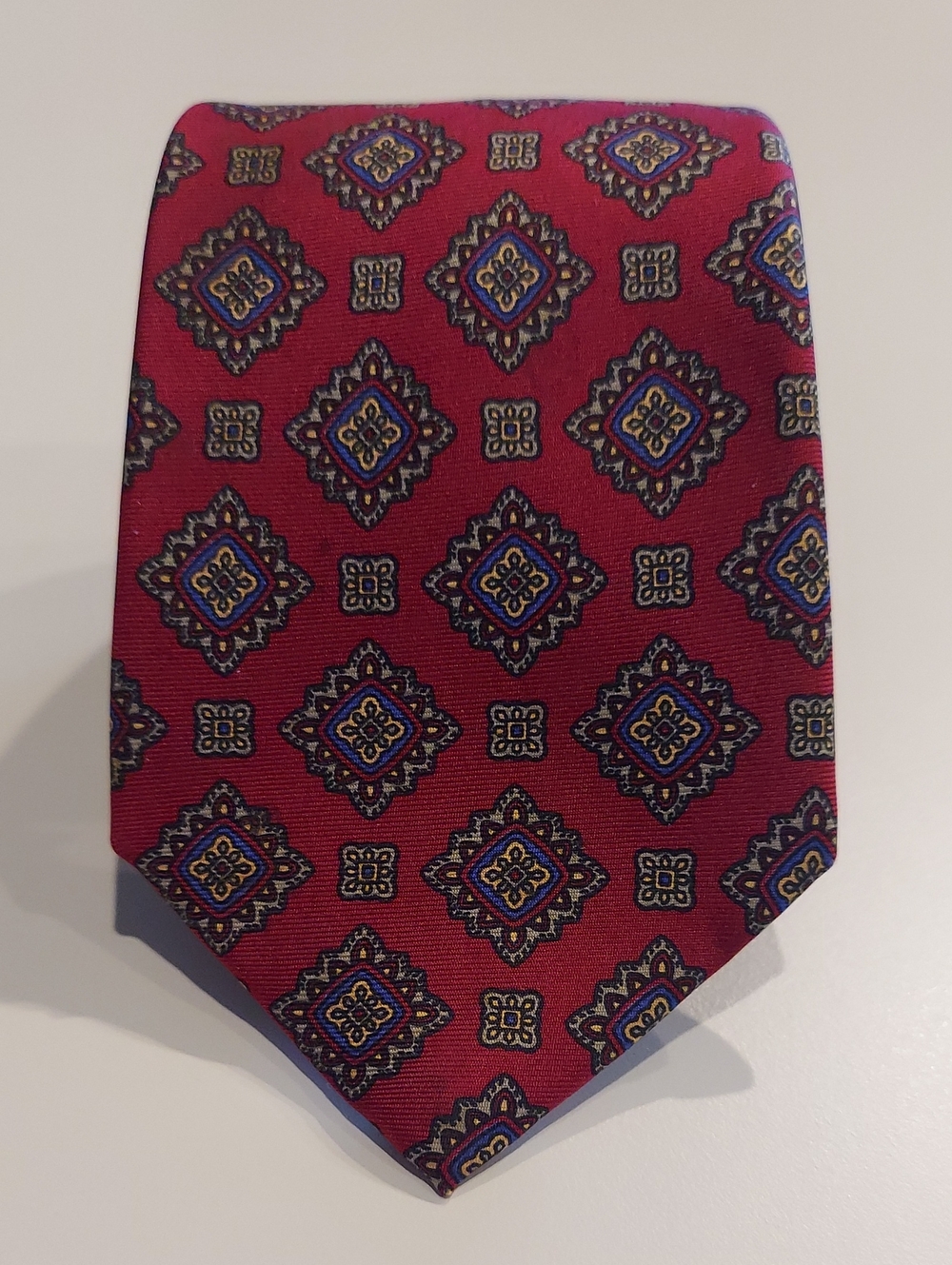 Vintage Briar Classic Red Medallion Men's Silk Tie
